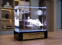 3D гравировка промышленного комплекса в стеклянном кристалле с подсветкой