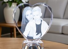 Подарок маме — светильник сердце с гравировкой фотографии