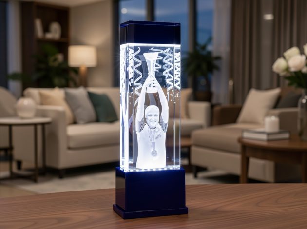 Награда из стекла с 3D гравировкой спортсмена и подсветкой