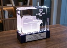 3D модель промышленного оборудования в стекле с логотипом компании