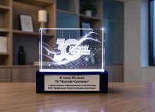 3D гравировка юбилейного логотипа 30 лет в стекле