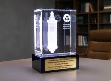 Корпоративная награда к 75-летию завода с 3D моделью промышленной детали