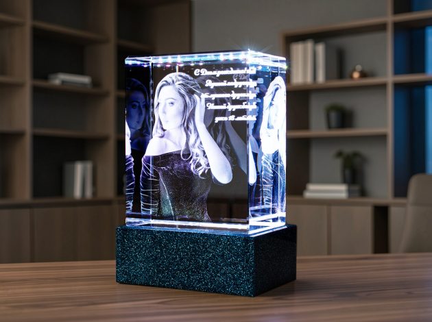 Подарок любимой с 3D фото в стекле