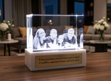 Семейное фото в стекле с подсветкой в форме параллелепипеда