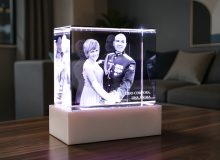 3D-фото пары внутри стеклянного светильника Параллелепипед 120×80×60 с белой подсветкой