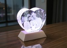 3D фото в стеклянном сердце с родителями и новорождённым