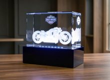 Интерьерный светильник из стекла с 3D-гравировкой мотоцикла и подсветкой