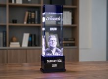 Награда «Зашквар года» 2025 в стекле формы «Сапфир» с 3D-гравировкой