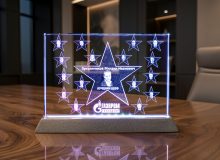 Наградная плакетка из стекла с подсветкой, портретом руководителя и фотографиями сотрудников в звёздах