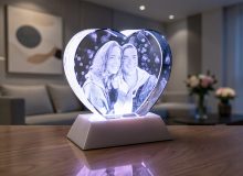 Пара в большом сердце 3D с подсветкой
