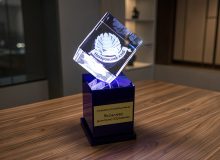 Подарок руководителю хлебокомбината с объёмным логотипом, хлебом и колосьями в стекле
