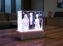 Семейный 3D-портрет внутри стеклянного светильника с подсветкой