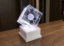 Куб 80 с 3D-гравировкой шаровой молнии, электрическими разрядами и логотипом внутри