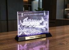 Горизонтальная стеклянная плакетка с подсветкой и фото команды лиги гребли на лодках дракон