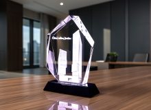 Награда из стекла «Престиж» с 3D-гравировкой высотного здания и подсветкой