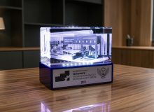 Стеклянный сувенир «Параллелепипед 120×80×60» с изображением здания Федерального технопарка профессионального образования в Калуге